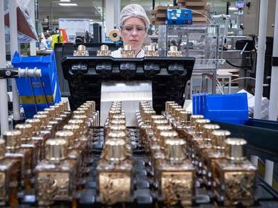 探秘巴黎網(wǎng)紅化妝品生產(chǎn)車間!這里的化妝品,深受中國女性青睞